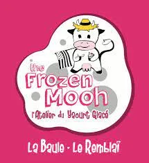 Logo de la marque THE FROZEN MOOH - L'Atelier du Yaourt Glacé avec la représentation d'une petite vache sur fond rose
