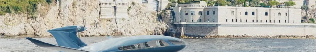 avion posé sur l'eau